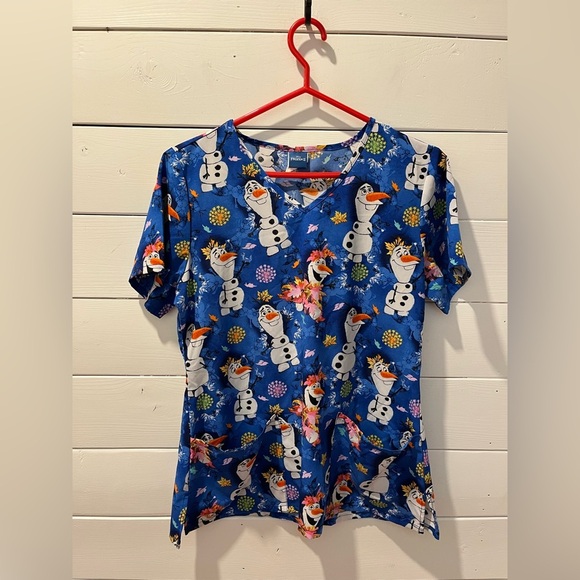 💙 Bundle de 3 hauts de scrub Disney - Taille S
Disney Scrub Top Bundle - Size S - Picture 4 of 8